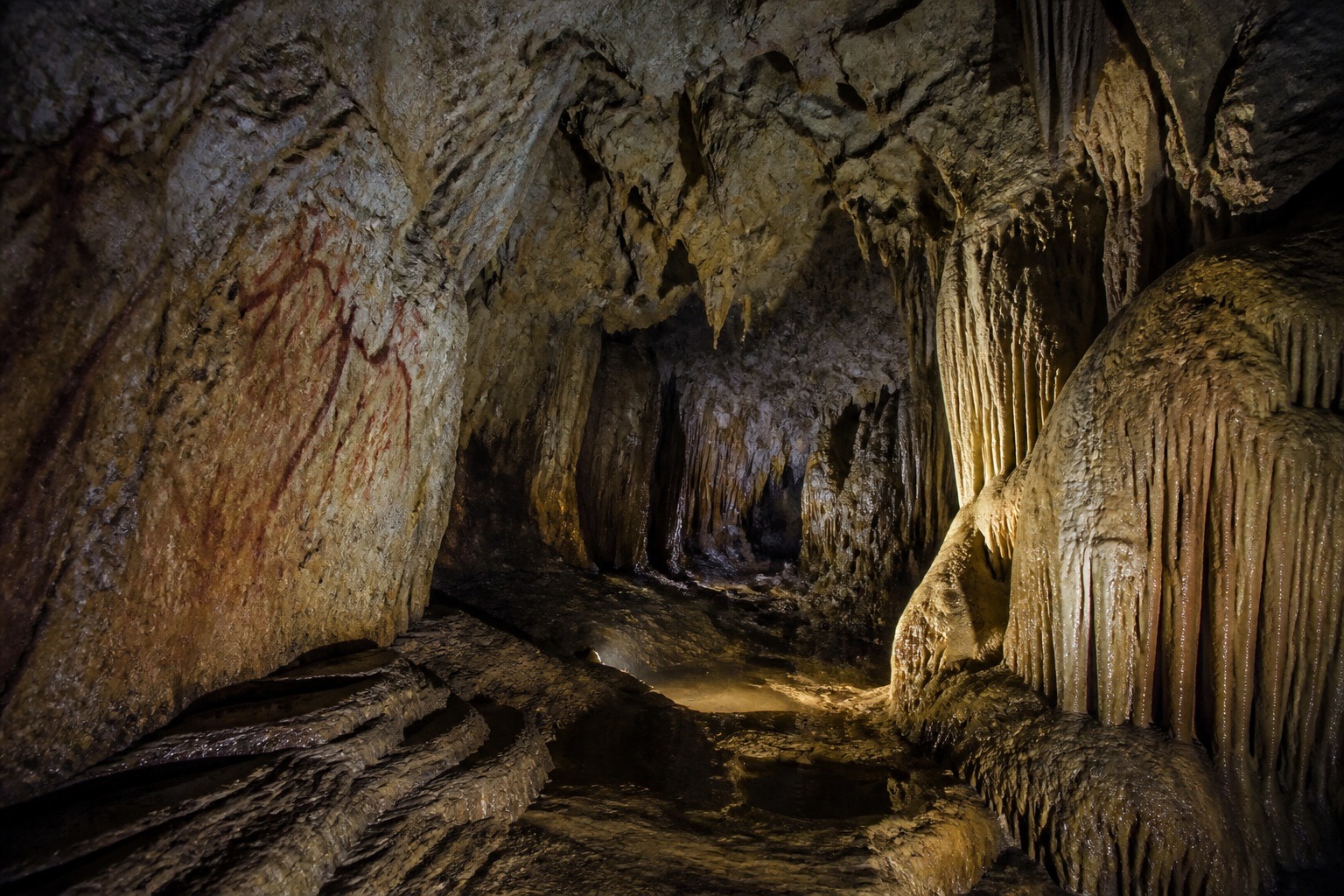 El Castillo Hand Stencils: Did Neanderthals Paint Them?