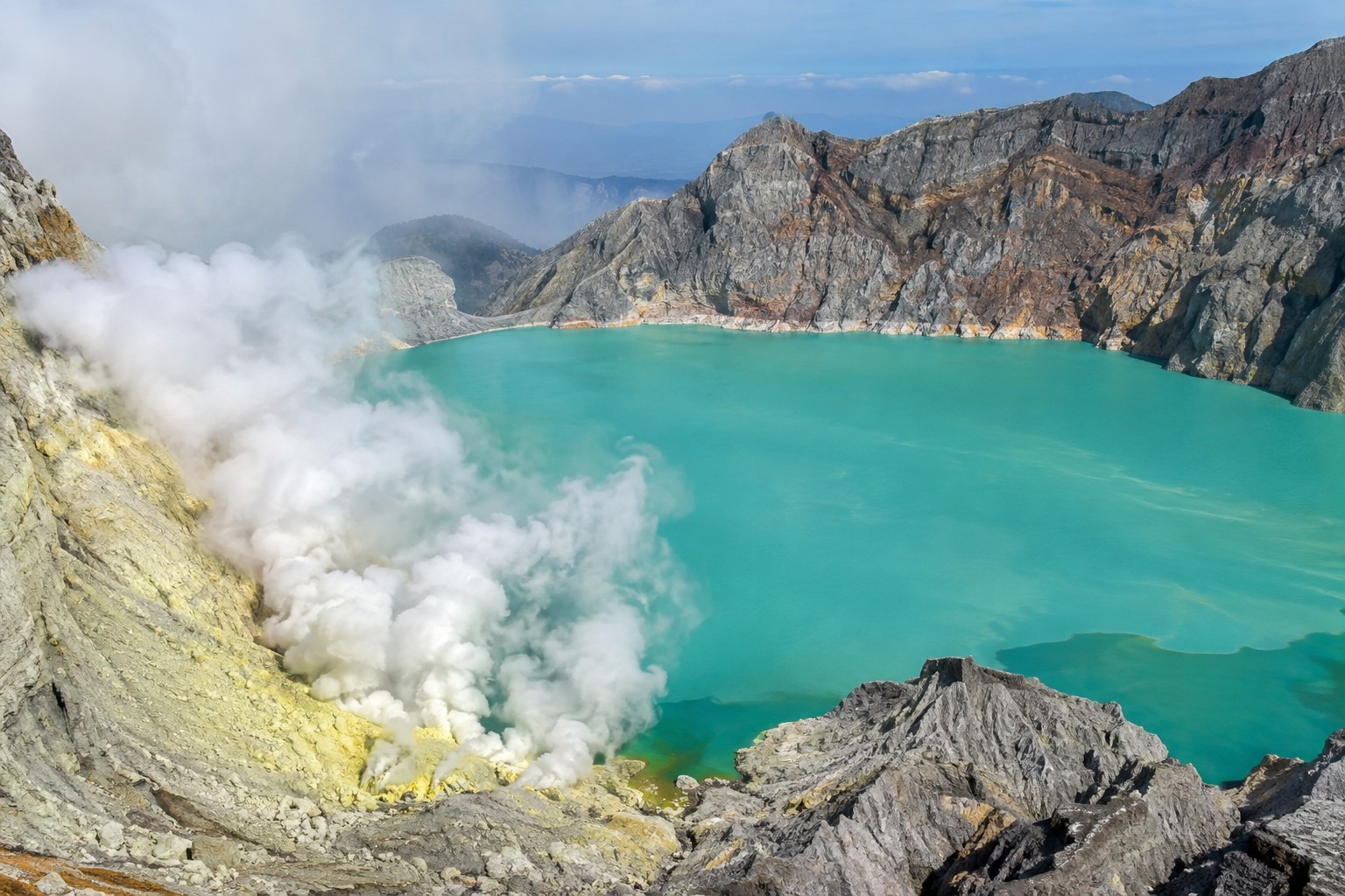 Kawah Ijen Blue Fire: What Actually Burns at 600°C